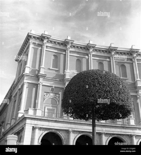 Teatro Real Construido Entre Y Fotografia En Blanco Y Negro