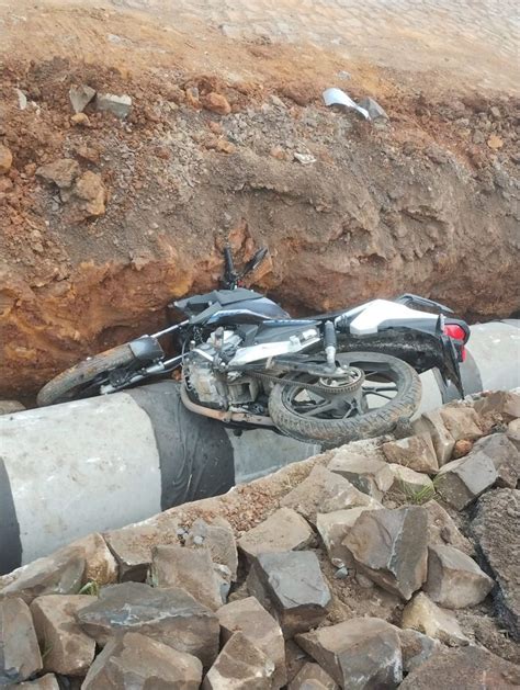 Motociclista Fica Ferido Ao Cair Em Vala Sem Sinaliza O Em Joa Aba