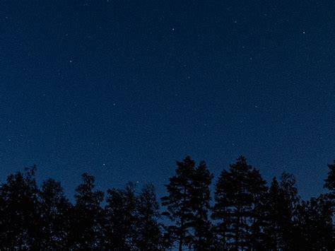 Kirkas perseidi jätti komean savuvanan TaivaanAlla fi