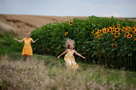 Julia Dzieci Ca Sesja W S Onecznikach Beata Wywia Fotografia