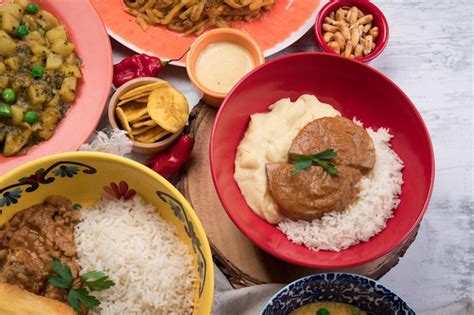 Rago T De Boeuf Avec Pur E De Pommes De Terre Et Riz Table De Buffet De