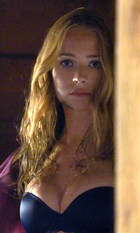 Britt Robertson Nue Dans Chemins Croisés