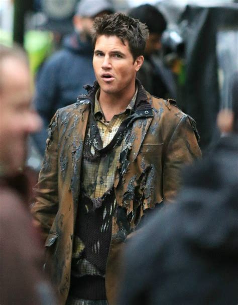 IKO (Robbie Amell - The Flash BTS )