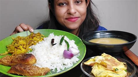 Eating Show Vaat Musur Dal Aloo Vaja Mach Vaja Dim Vaja Omelette