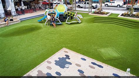 Zona Rosa Shopping Center Gets Artificial Grass Upgrade | SYNLawn