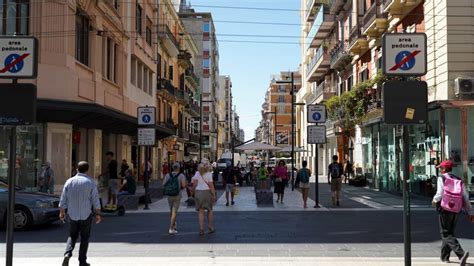 Bari sempre più turisti tra ponte del 2 Giugno e assaggi d estate In