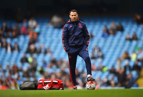 Sir Alex Ferguson: Right Time For Ryan Giggs to Leave Manchester United - Newsweek