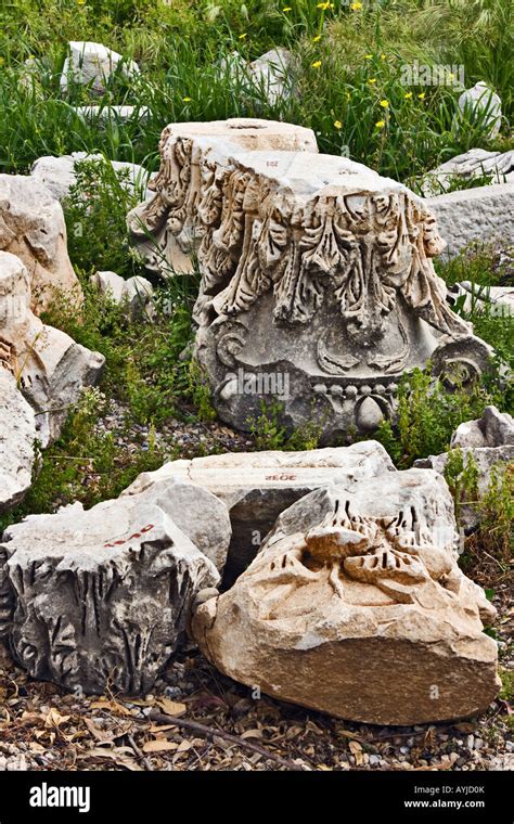 Ruins of the Corinth column Stock Photo - Alamy