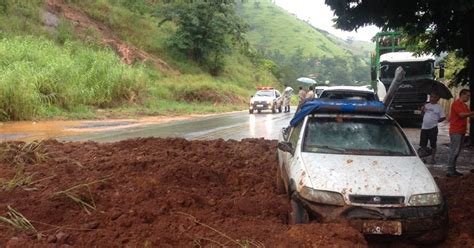 Deslizamento De Terra Interdita Parcialmente Rodovia Cataguases Dona