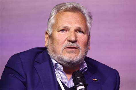 Aleksander Kwaśniewski miał operację Wszystkie wystąpienia odwołane o2