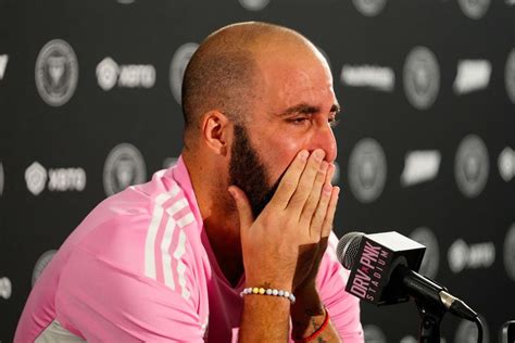 Gonzalo Higuaín anunció su retiro del fútbol profesional Canal 26