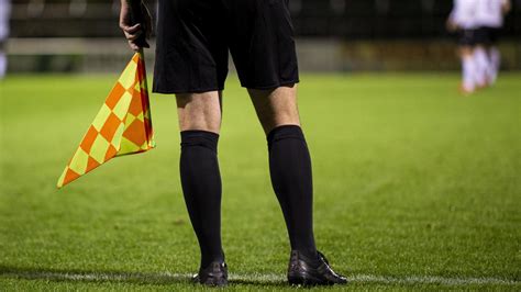 Gewalt Im Amateurfu Ball Zu Dritt Treten Trainer Und Betreuer Auf Den