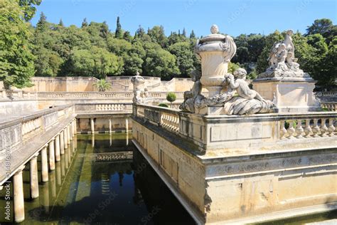 Anciens Thermes Romains Des Jardins De La Fontaine N Mes Stock Photo