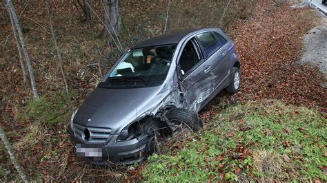 Schneizlreuth Unfall Auf Deutschen Alpenstra E B Auto Gegen Lkw