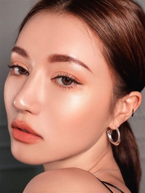 รวม 50 ไอเดียแต่งหน้า Autumn Makeup Looks สวยโกลว์ดูแพง เข้ากับผิว Warm Skin