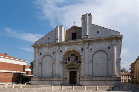 Tempio Malatestiano Que Significa La Iglesia Inacabada De La Catedral