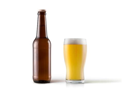 Verre De Bi Re Blonde Et Bouteille Isol Sur Fond Blanc Photo Premium