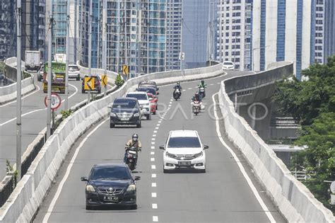 Rencana Pembatasan Jam Operasional Di Jlnt Casablanca Antara Foto