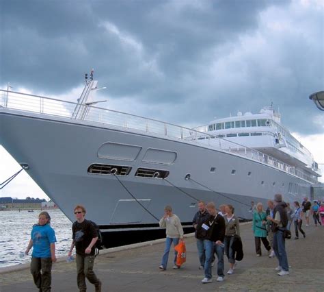 Yacht RISING SUN, a Lurssen Superyacht | CHARTERWORLD Luxury Superyacht ...