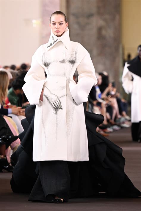 Schiaparelli Couture Fall 2023 [photo]