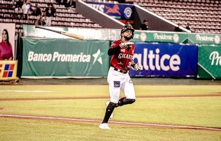 Gigantes se imponen a las Estrellas Webster Rivas empujó cuatro