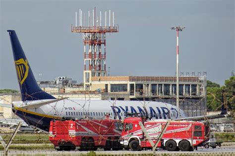 Ancora Un Incidente Ad Un Aereo Ryanair Il Motore Va A Fuoco Notizie