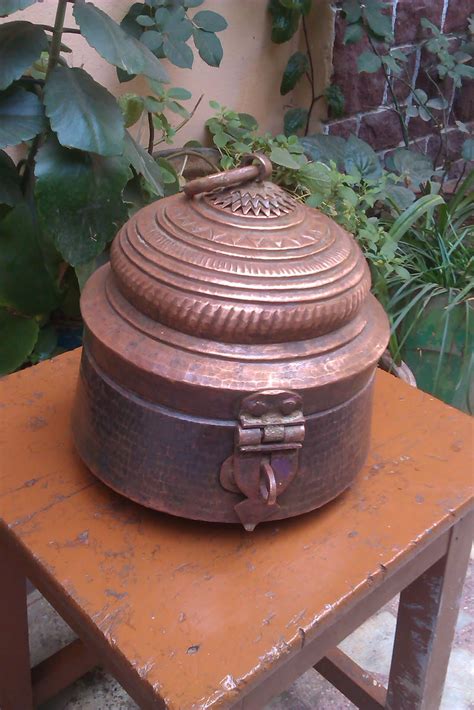 Vikki Antiques : Antique copper box