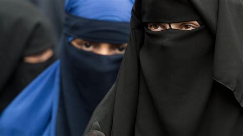 Abaya, Burka, Niqab: Diese Kopftuch-Arten gibt es im Islam - Noizz