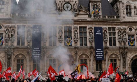 França valida reforma da Previdência de Macron aposentadoria aos 64