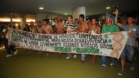 Fotos Índios protestam contra PEC que muda demarcação de terras na