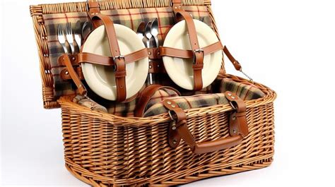 Premium Photo Insulated Willow Picnic Basket For Stylish Outdoor Dining