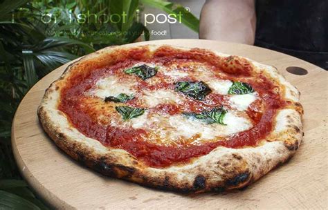 Napoletana Pizza Recipe with UUNI 2S Pizza Oven - ieatishootipost