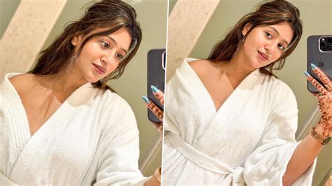 Anjali Arora Sexy Photos Anjali Arora Shared Sexy Video Wearing A Bathrobe Anjali Arora Sexy