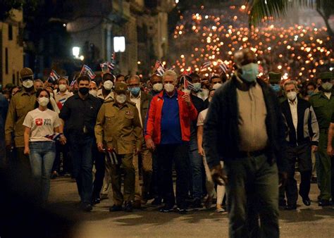 Cuba J Venes Realizan Marcha De Las Antorchas En Homenaje A Jos Mart