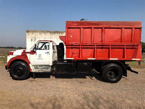 Camion con Caja Volcadora Año 1970 Agroads