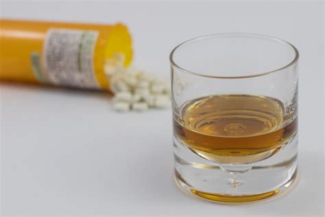 Combining Oxycodone Alcohol What Are The Dangers