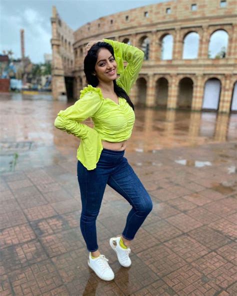 Diya Aur Baati Hum Fame Deepika Singh Is Making Heads Turn With Her