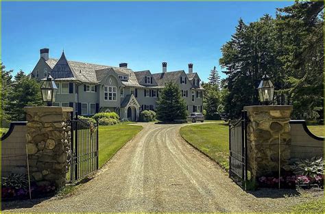 Look Inside John Travoltas Mansion In Maine Which Hes Selling For 5