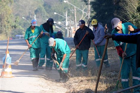 Prefeitura Executa Servi Os De Limpeza E Manuten O Not Cias