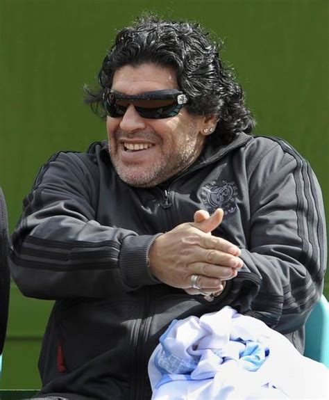 Galerija slika Diego Maradona u dobroj formi opušta se na bazenu 24sata