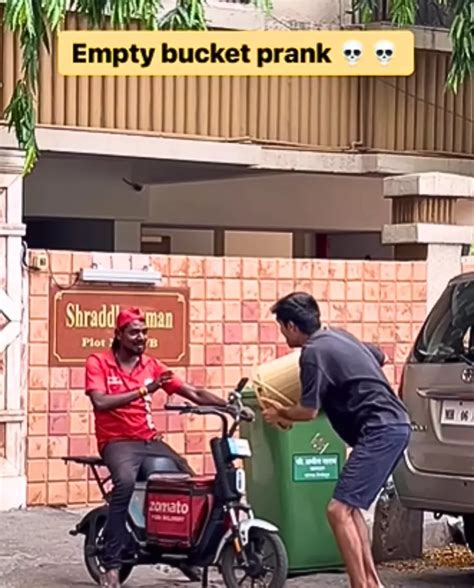 Mumbai Content Creator Pranks People With Empty Bucket