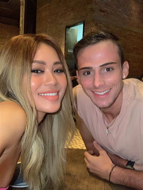 Chuyện tình yêu của trai đẹp ngoại quốc ở Người Ấy Là Ai thú vị nhất lại là chàng gay