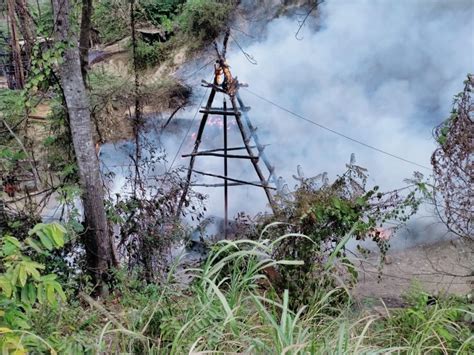 Tambang Minyak Sumur Tua Di Desa Wonocolo Bojonegoro Terbakar