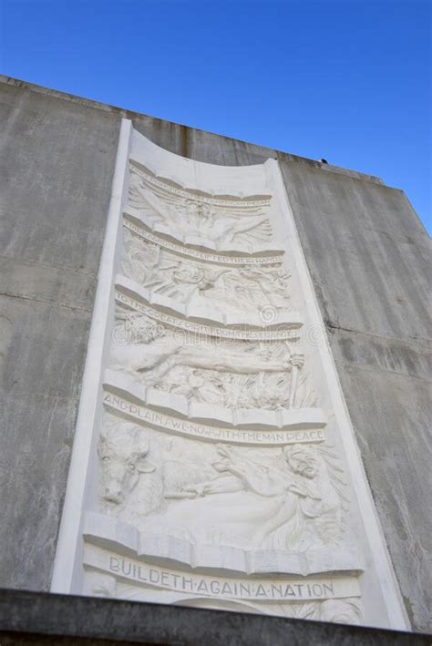 Os Cinco Cacos Da Torre De Elevador Arizonafeita Em Concreto Mostram As