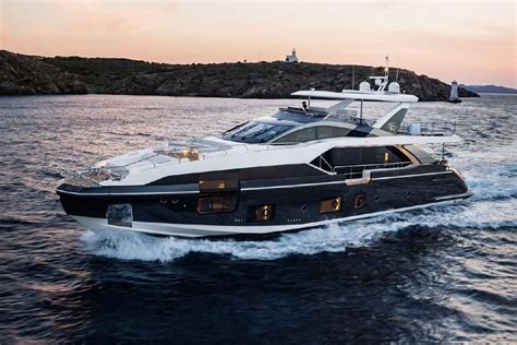 Hot Motor Yachts Under Feet Yachtworld