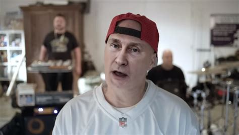 Limp Bizkit pilkkaa maailman johtajia tuoreella "Out Of Style ...