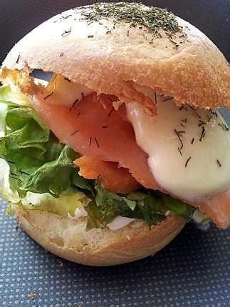 Recette de Hamburger brioché au saumon mozarella