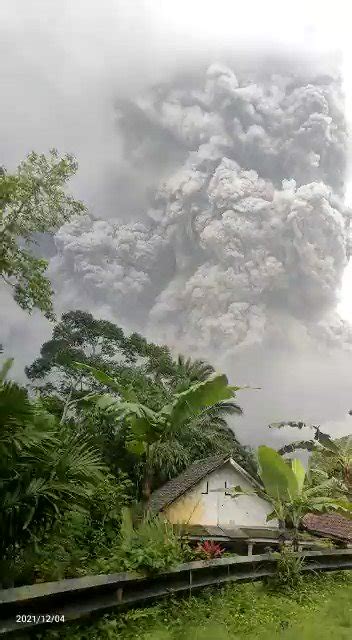 EarthQuakesTime On Twitter Indonesia La Columna Eruptiva Se