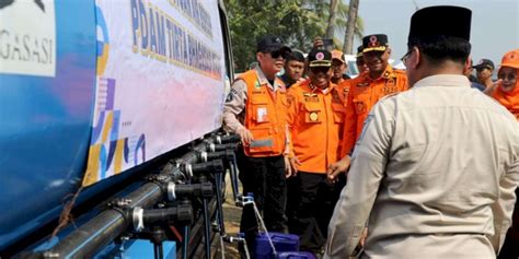 Pemkab Bekasi Distribusikan Ratusan Ribu Liter Air Besih Atasi