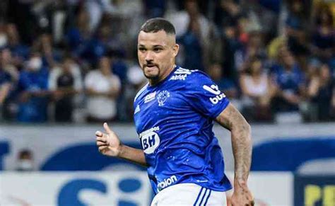 Zé Ivaldo provoca Nenê após goleada do Cruzeiro Tava preso no meu